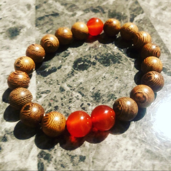 Red Agate & Wood bead Bracelet - Picture 1 of 3